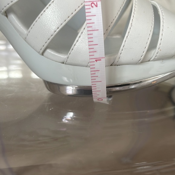 Lasonia White and Silver Heels, Size 7.5 - Picture 10 of 10